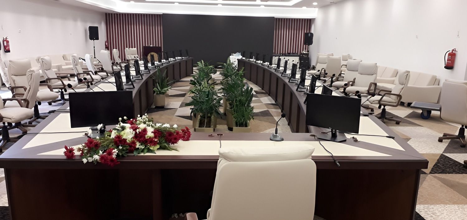 ESU-1600 U-Shape Meeting Table