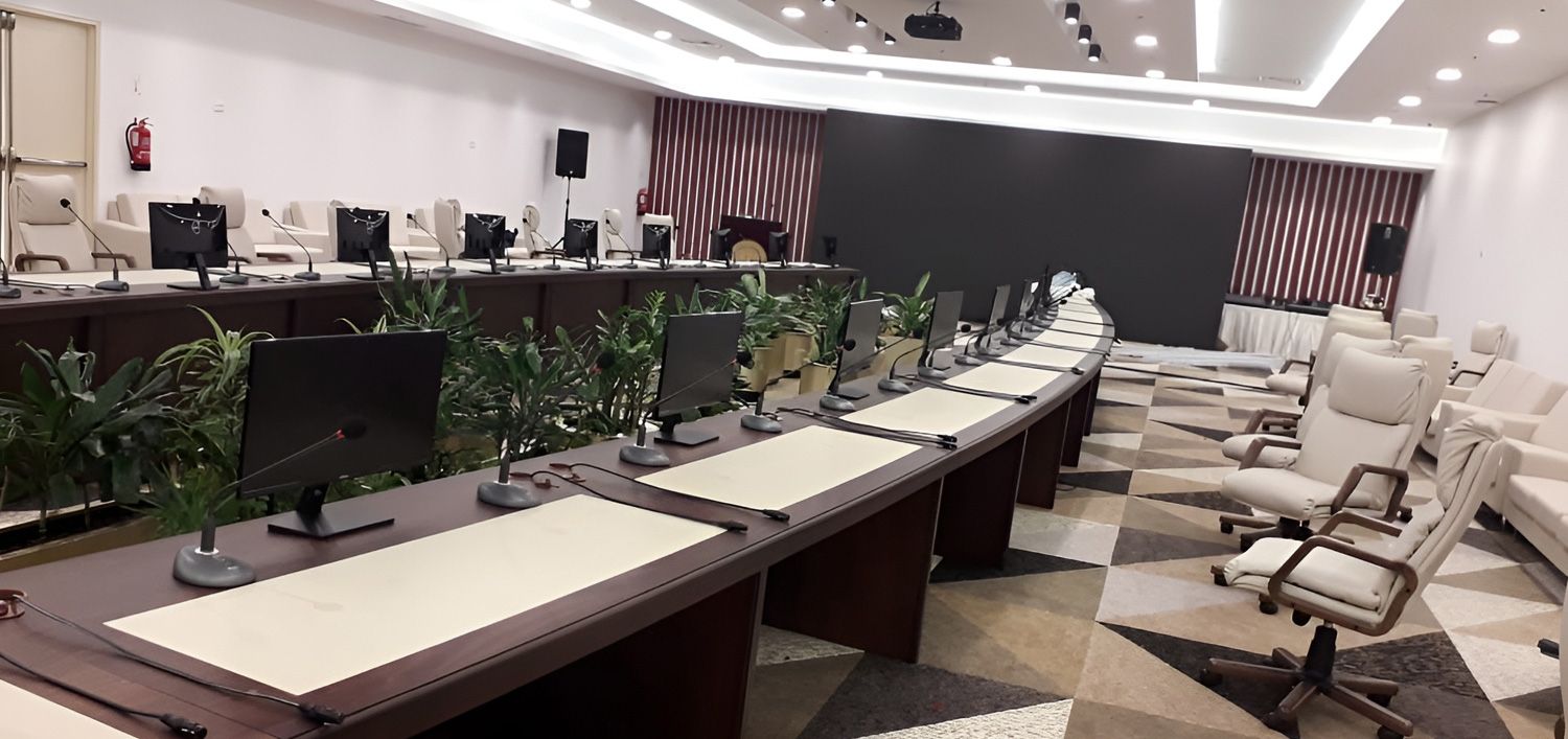 ESU-1600 U-Shape Meeting Table